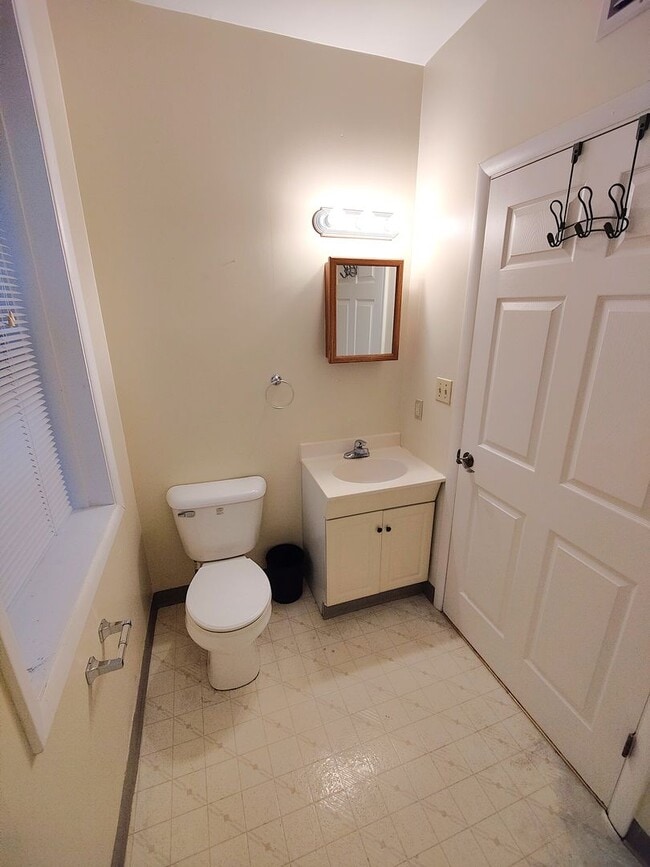 Building Photo - *Spacious 1BD/1BA 2nd Floor Apartment for rent in Dormont*