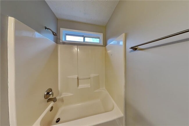 Building Photo - 131 Trellis Ct