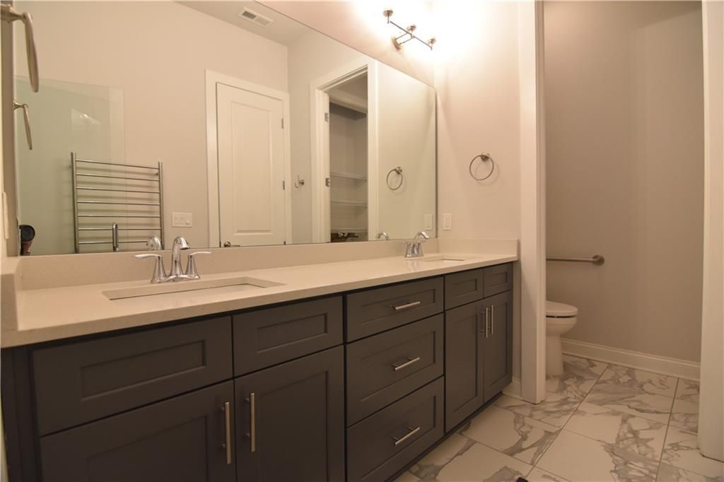 Building Photo - 137 Pearl St