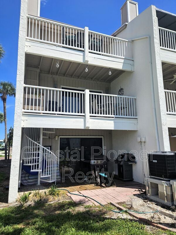 Building Photo - 12356 Capri Cir N