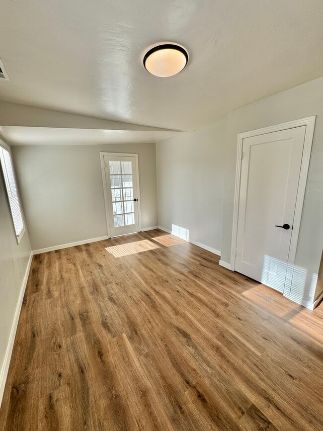 Building Photo - Remodeled 3BD/1BA Single-Family Home – Mov...