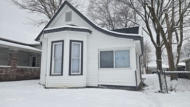 Building Photo - 2209 Central Ave