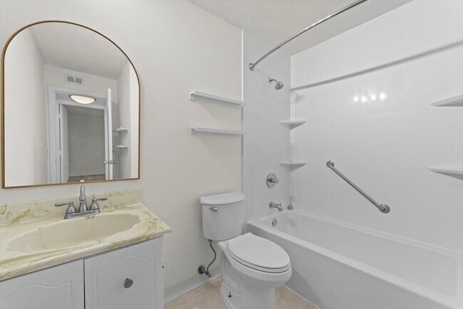 Building Photo - 7 Shadowbrook Ln