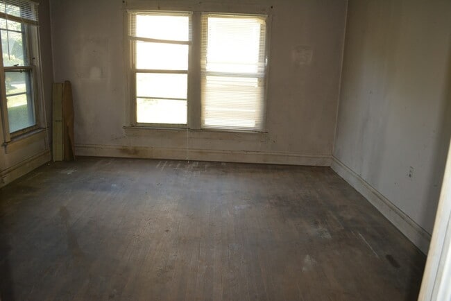 Building Photo - 837 Kentucky Ave SW