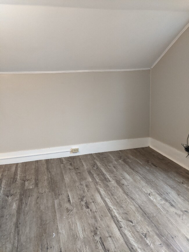 Building Photo - Adorable, Affordable, Available!! Complete...