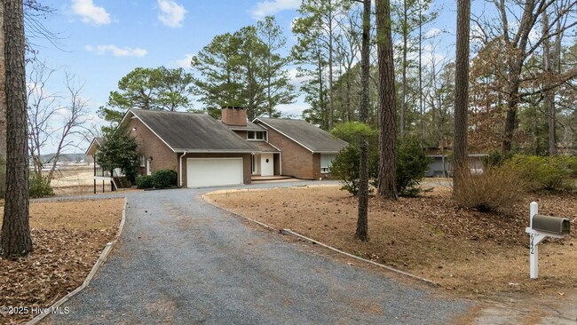 Building Photo - 642 Azalea Dr