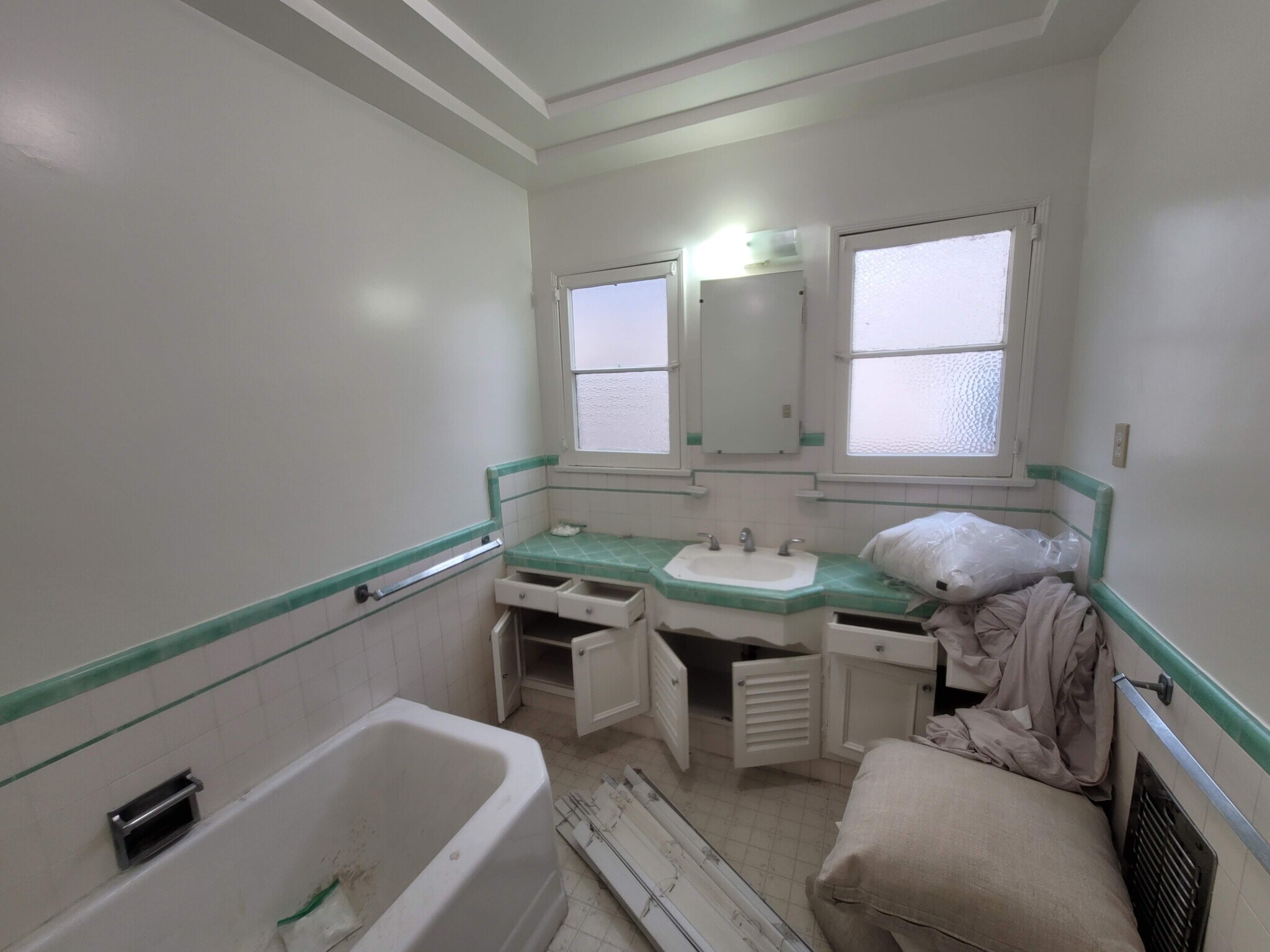 Building Photo - 2321 Veteran Ave