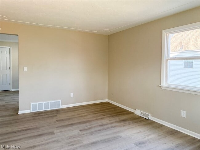 Building Photo - 642 Broadway