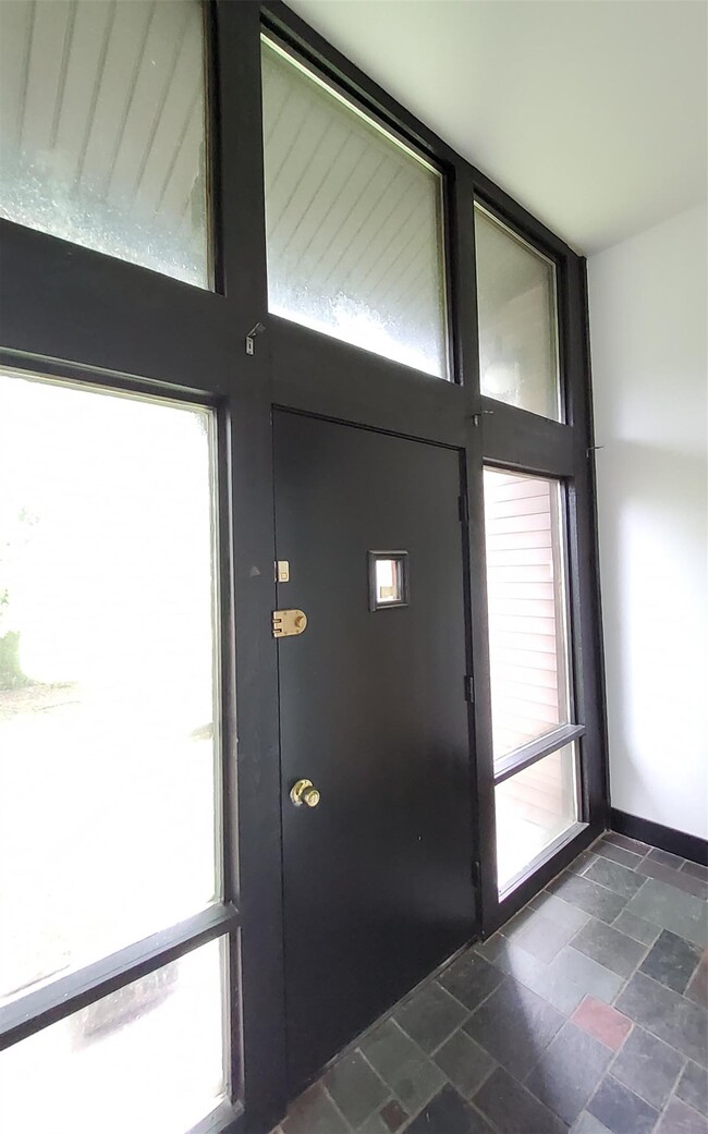 Building Photo - 40 Felter Hill Rd