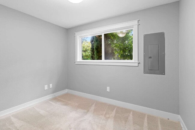 Building Photo - Beautiful Happy Valley Home; Large Lot; In...