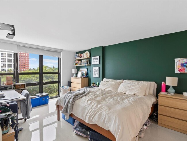 Building Photo - 1450 Brickell Bay Dr