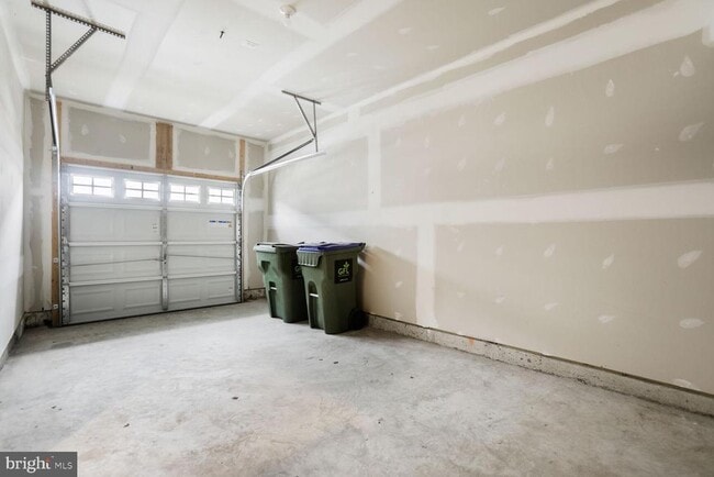 Building Photo - 2323 Champions Wy