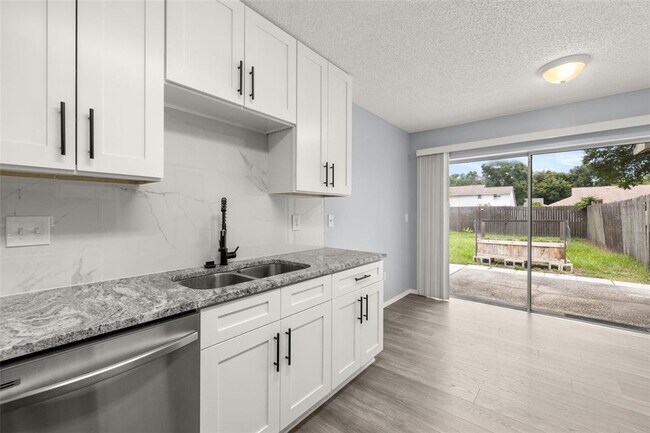 Building Photo - 3257 Laurel Dale Dr