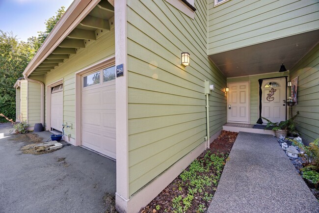 Building Photo - 261 Shepard Way NW