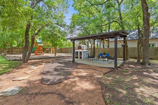 Building Photo - 222 Primrose Dr