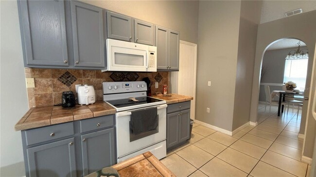 Building Photo - 627 Fisher Ct