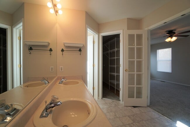 Building Photo - 3430 MacGregor Dr