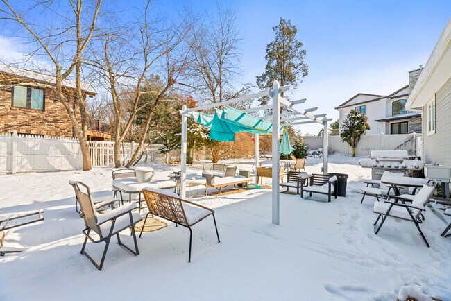 Building Photo - 446 Roedel Plz