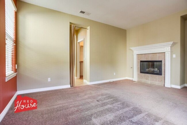 Building Photo - 2711 Ascot Ave