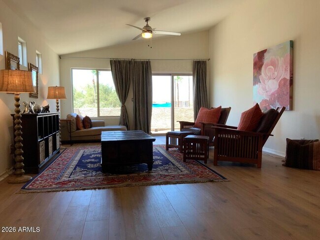 Building Photo - 2114 E Aire Libre Ave