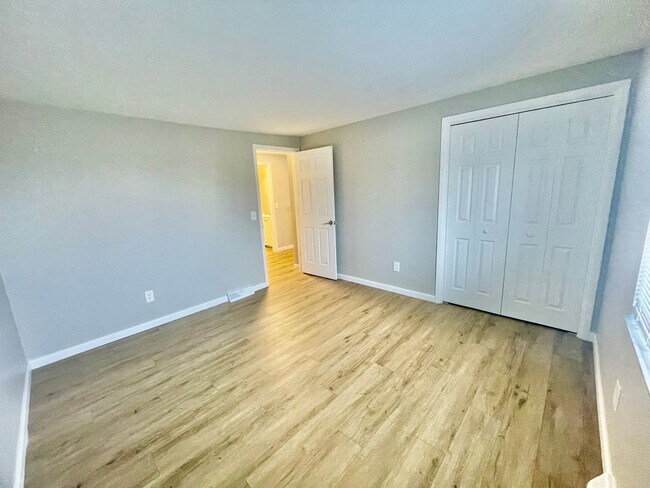 Building Photo - 3282 Ridge Rd Ext