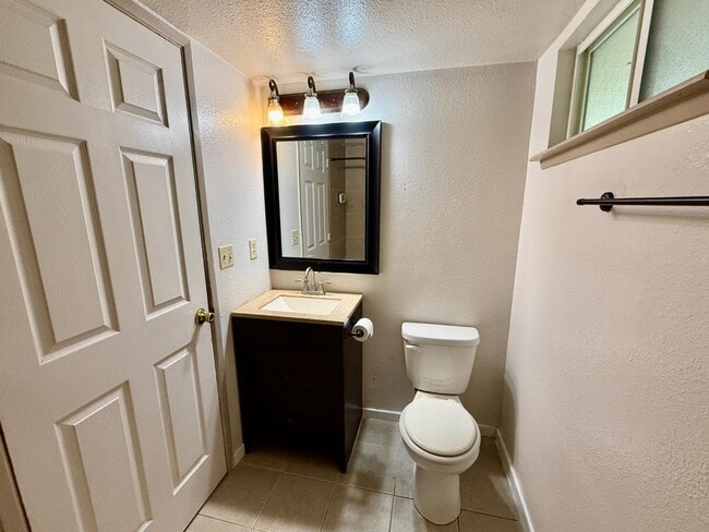 Building Photo - 505 NW D St