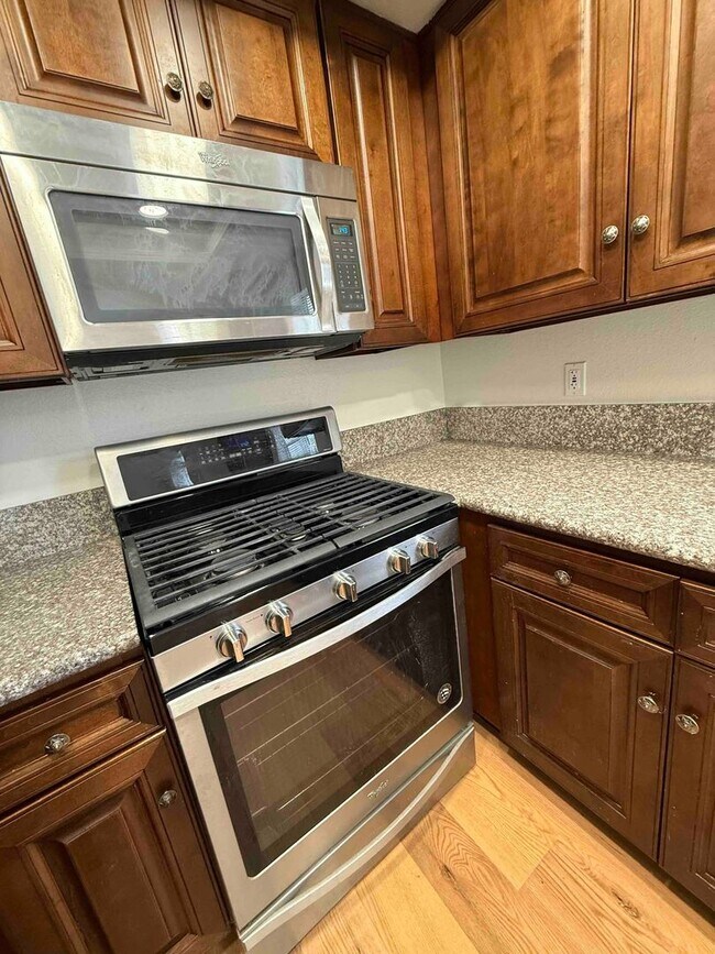 Building Photo - Gated Community - Updated Harbor City Townhome - 3 bed / 2.5 bath