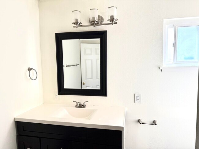 Building Photo - 2727 Recinto Ave