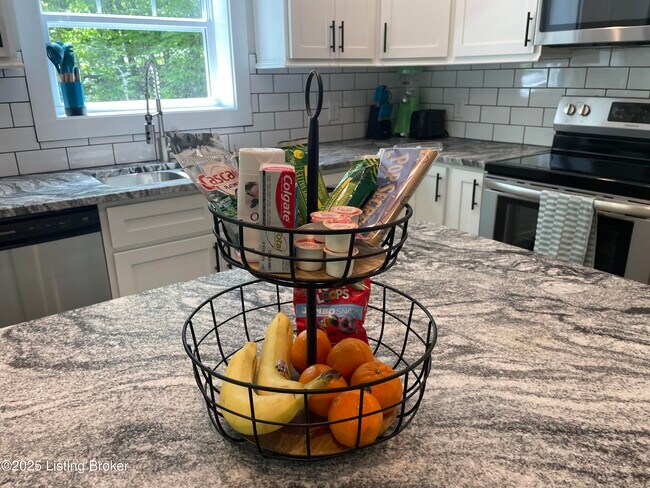 Building Photo - 84 Lakeside Dr