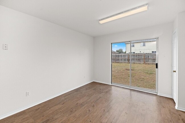 Building Photo - 203 Mesa Dr