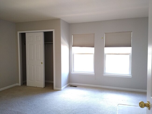 Building Photo - Fabulous Townhome Near Cherry Creek State ...