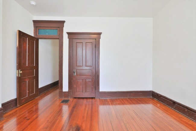 Building Photo - 5 Bedroom Right off of High St - OSU Campus