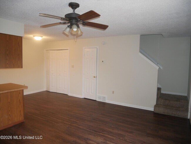 Building Photo - 8061 Martha Ann Ln