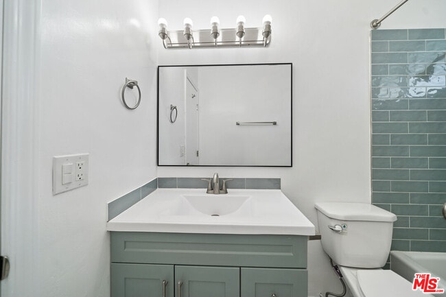 Building Photo - 252 S New Hampshire Ave