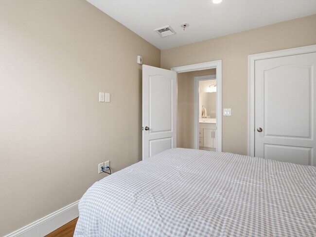 Building Photo - 45 L St