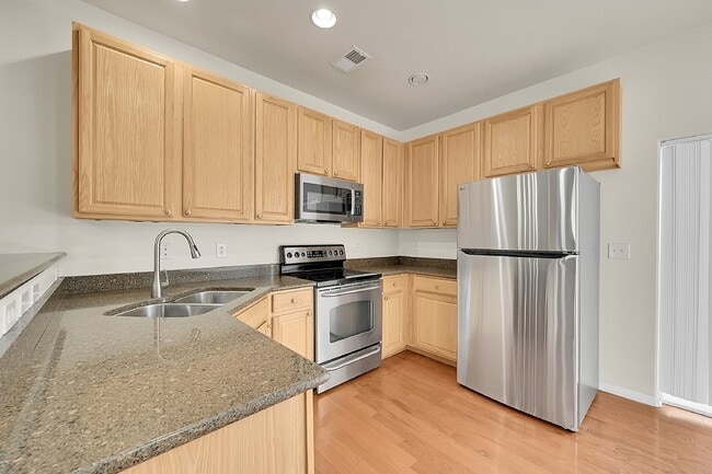 Building Photo - $1,795.95- 2-Bed 2.5 Bath Townhome in Colorado Springs with Fenced-in Yard and Laundry In Unit!