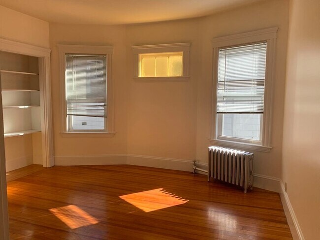 Building Photo - 52 Percival St