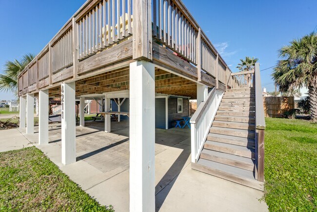 Building Photo - 4211 Surf Dr