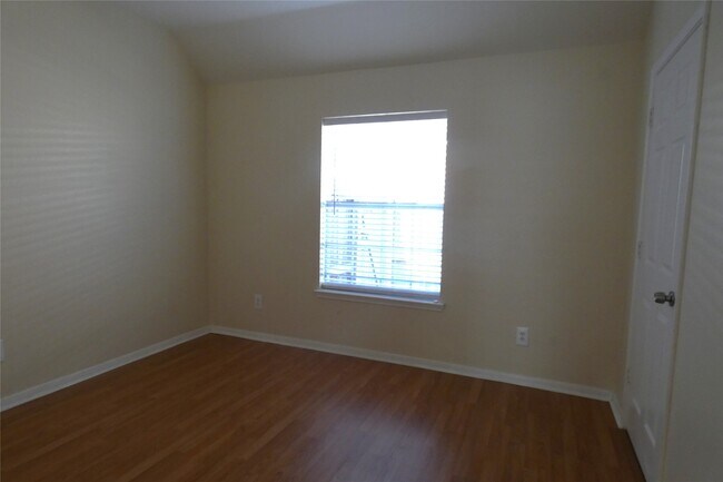 Building Photo - 123 N Acacia Park Cir