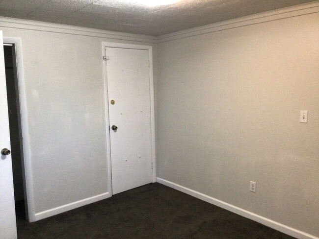 Building Photo - 440 N Earl St