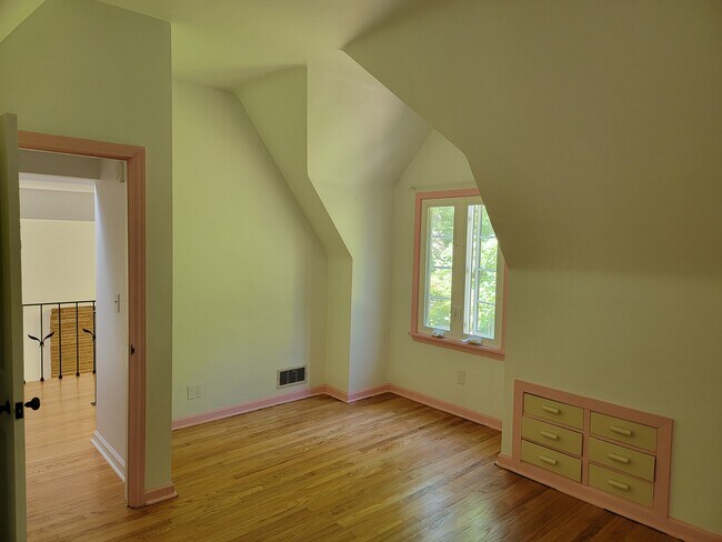 Building Photo - 73 Huntington Hills Ctr