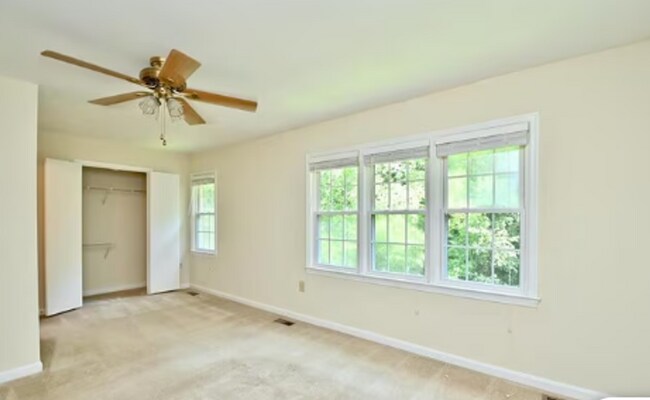 Building Photo - Charming 3-Level Townhome Backing to Woods in Prime Alexandria Location