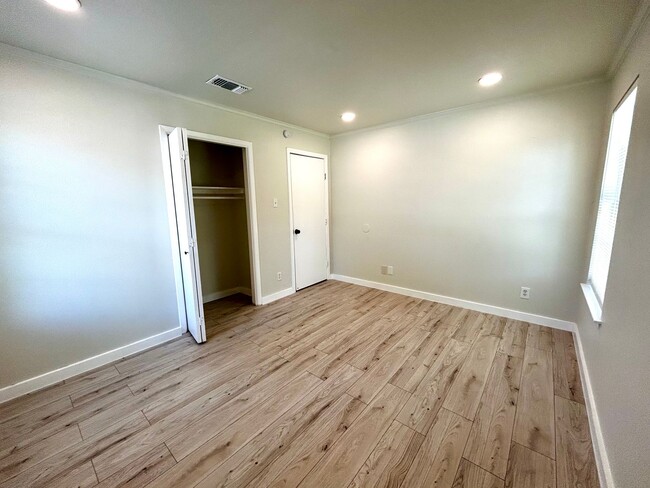 Building Photo - 1005 W MLK #A