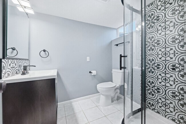 Building Photo - Fully remodeled 4 bed charmer