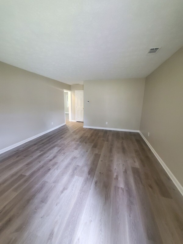 Primary Photo - 245 Kimberly Way SW