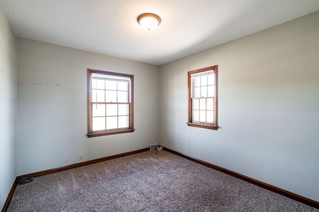 Building Photo - 2411 W Mill Rd