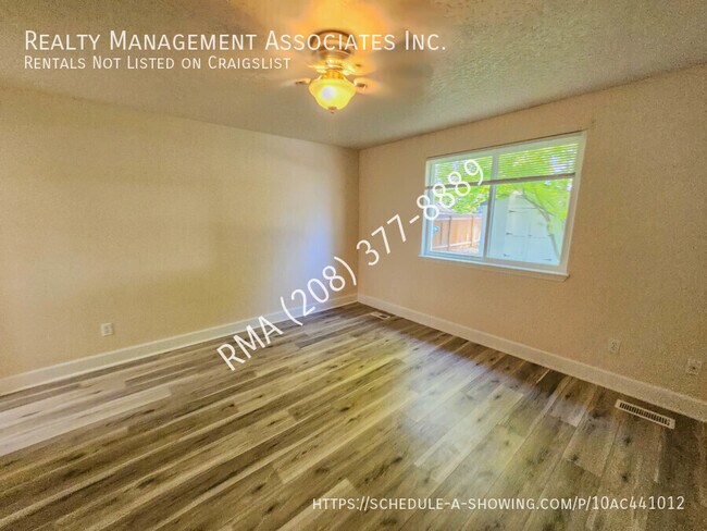 Building Photo - 2717 E Sandgate Ave