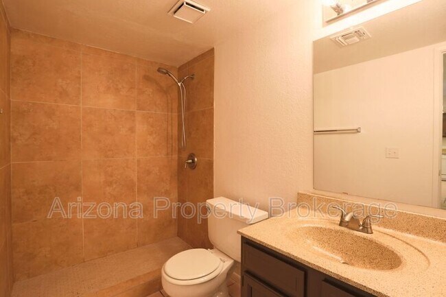 Building Photo - 850 S River Dr