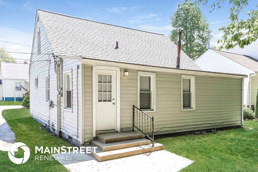 Building Photo - 5618 Davis Dr