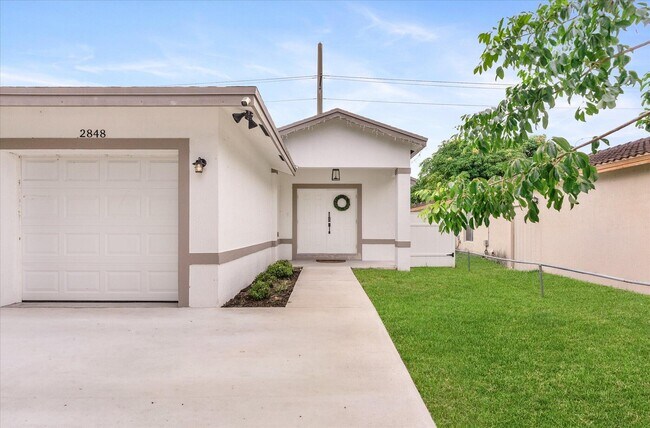 Building Photo - 2848 NW 9th Pl